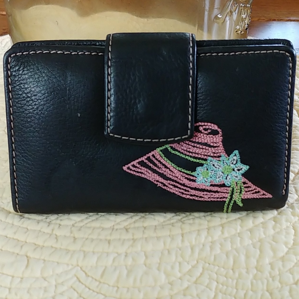 Fossil tri-fold wallet.
